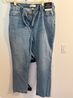 Abercrombie & Fitch '90s Slim Straight Ultra High Rise Jeans - Light Blue